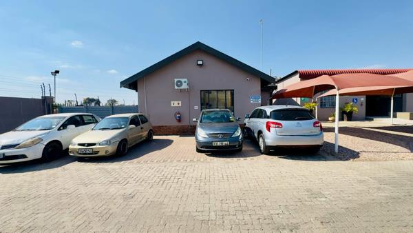 869 m² Commercial space