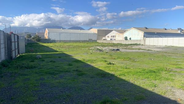 2 412 m² Land