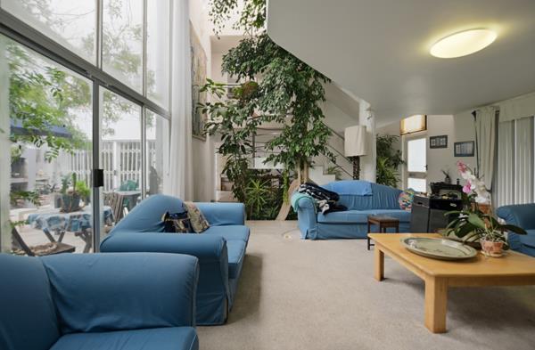 6 Bedroom House