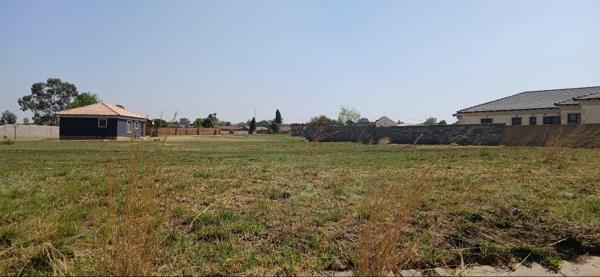 1 078 m² Land