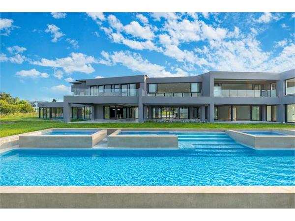 7 Bedroom House