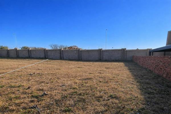 600 m² Land