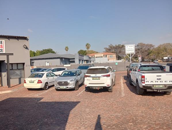 758 m² Commercial space