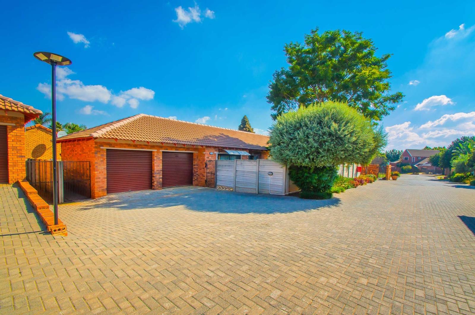 2 Bedroom Townhouse in Honeydew Ridge