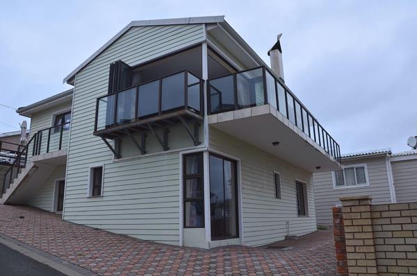 6 Bedroom House