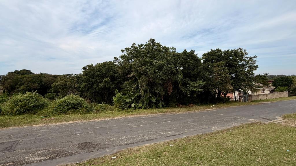 1 055 m² Land