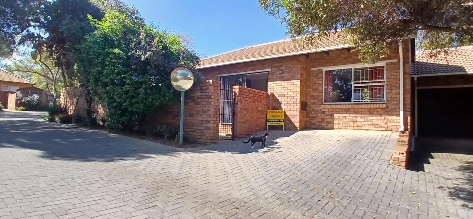 2 Bedroom Townhouse in Wilgeheuwel
