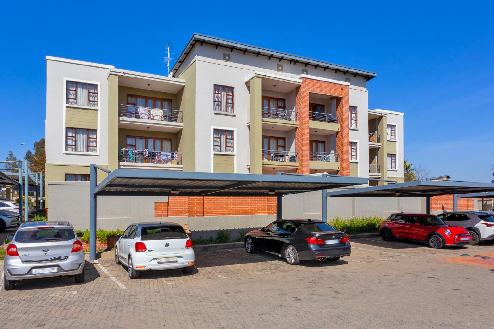 2 Bedroom Apartment in Douglasdale