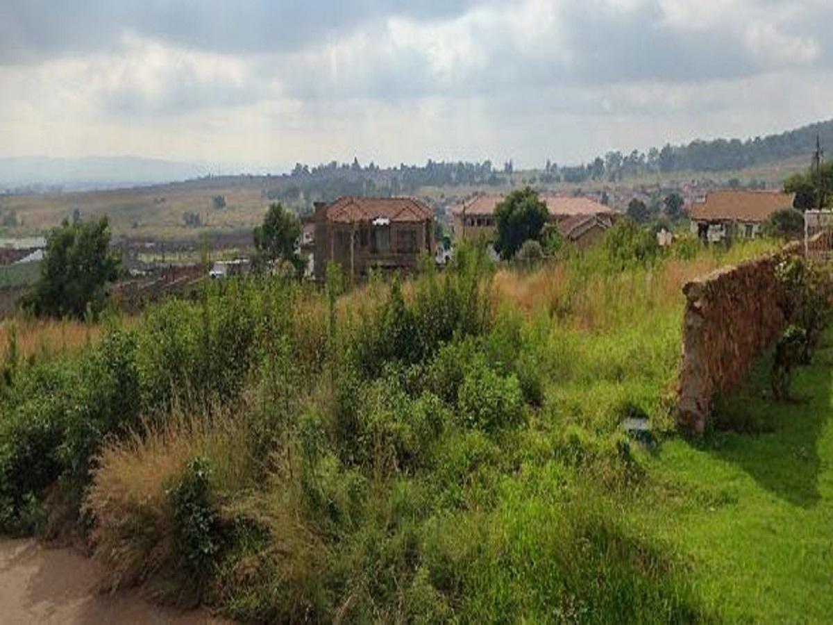 1 633 m² Land available in Zakariyya Park