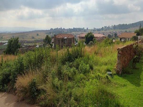 1 633 m² Land