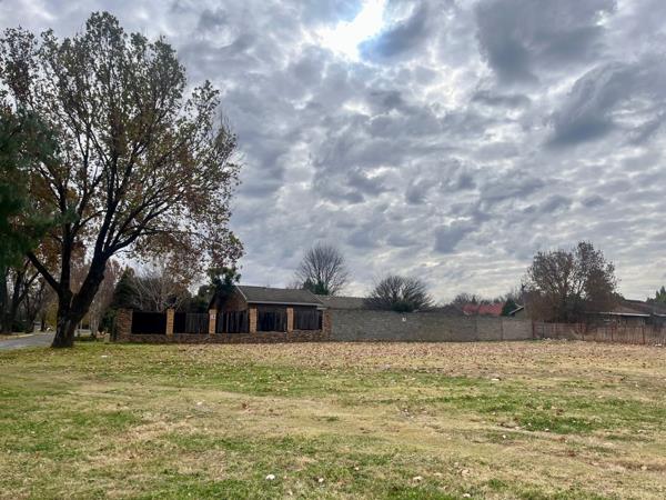 1 780 m² Land