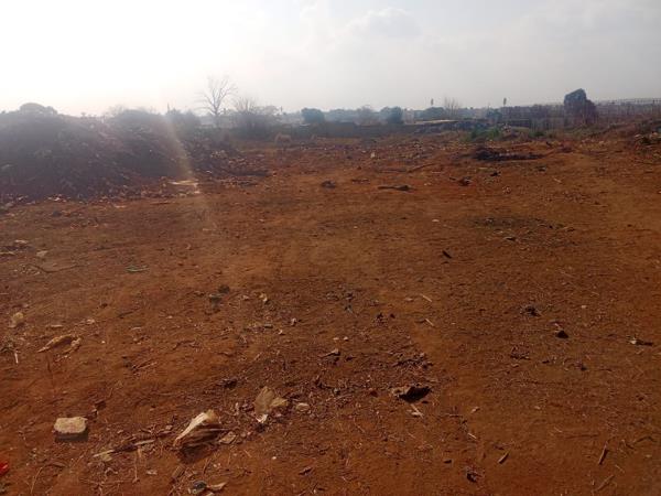 1 015 m² Land