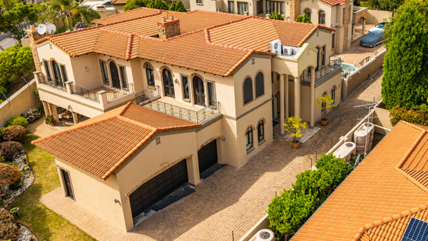 6 Bedroom House
