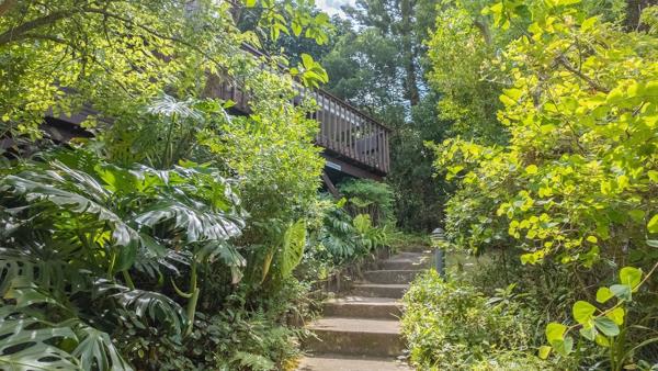 Garden Cottage in Paradise