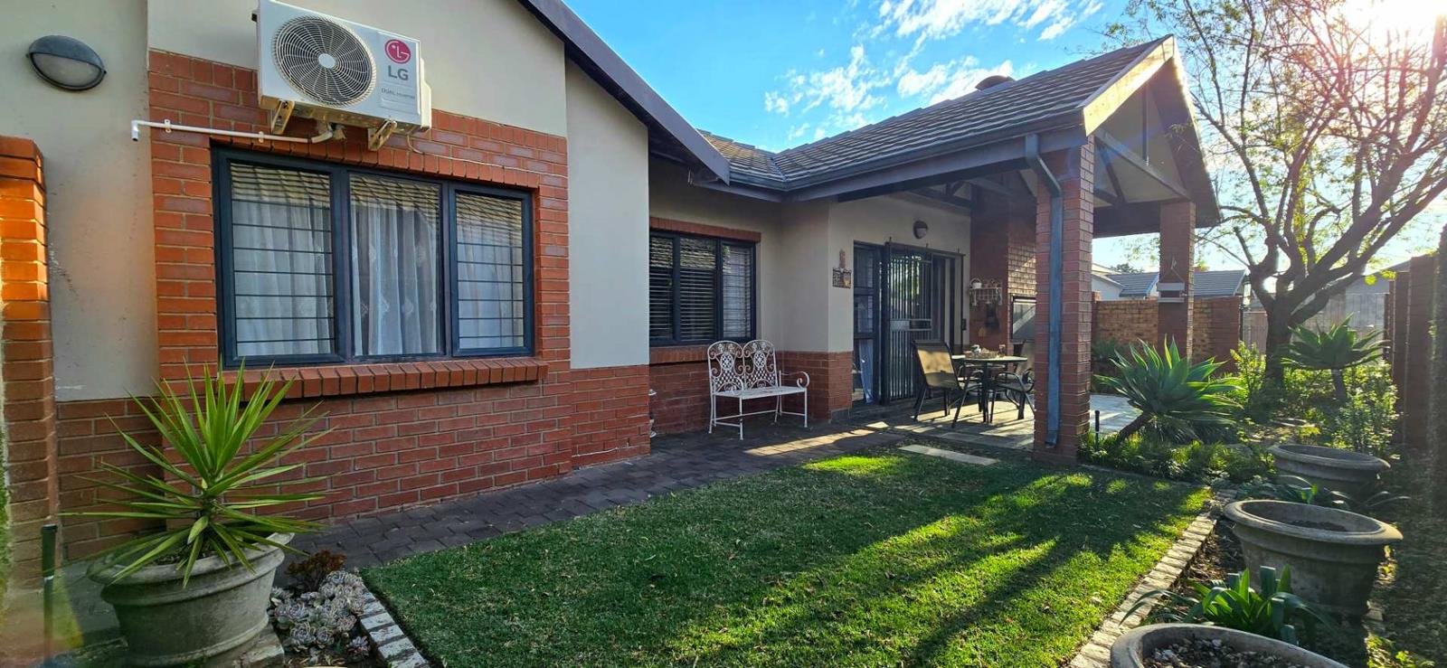3 Bedroom Townhouse in Equestria