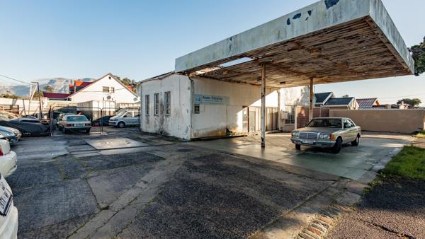 1 200 m² Land