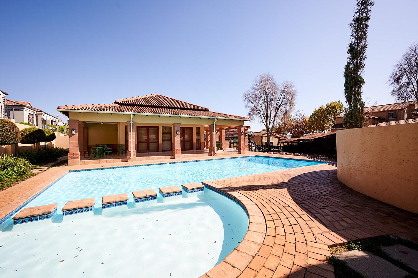3 Bedroom Apartment in Sunninghill