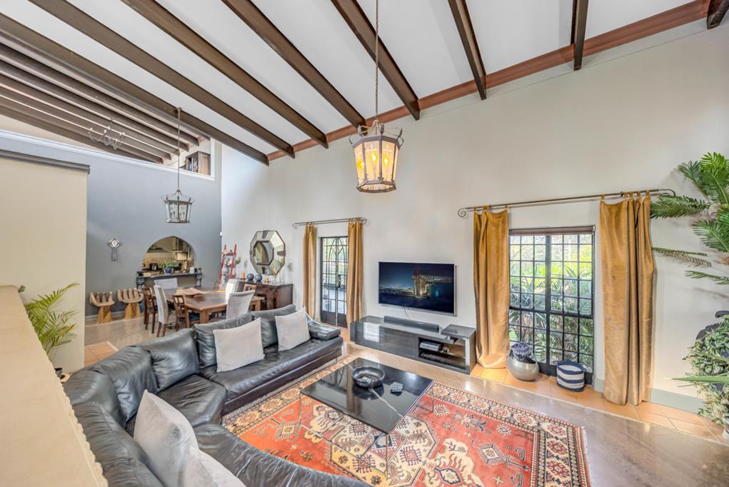 6 Bedroom House