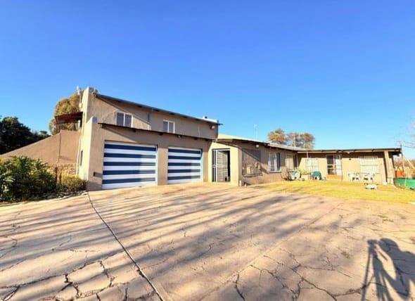 8 560 m² Farm