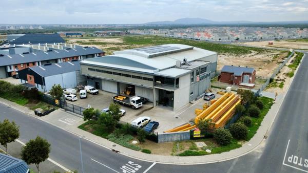 1 590 m² Industrial space