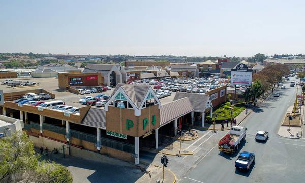 1 100 m² Commercial space