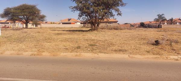 928 m² Land