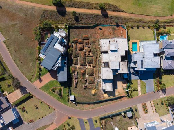 1 108 m² Land
