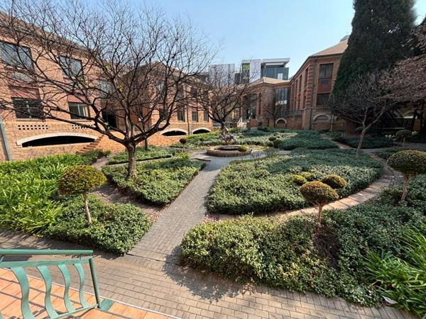 272 m² Office Space