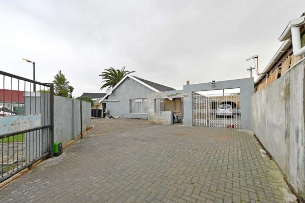 6 Bedroom House