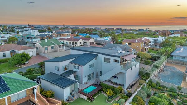 6 Bedroom House
