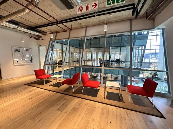250 m² Commercial space