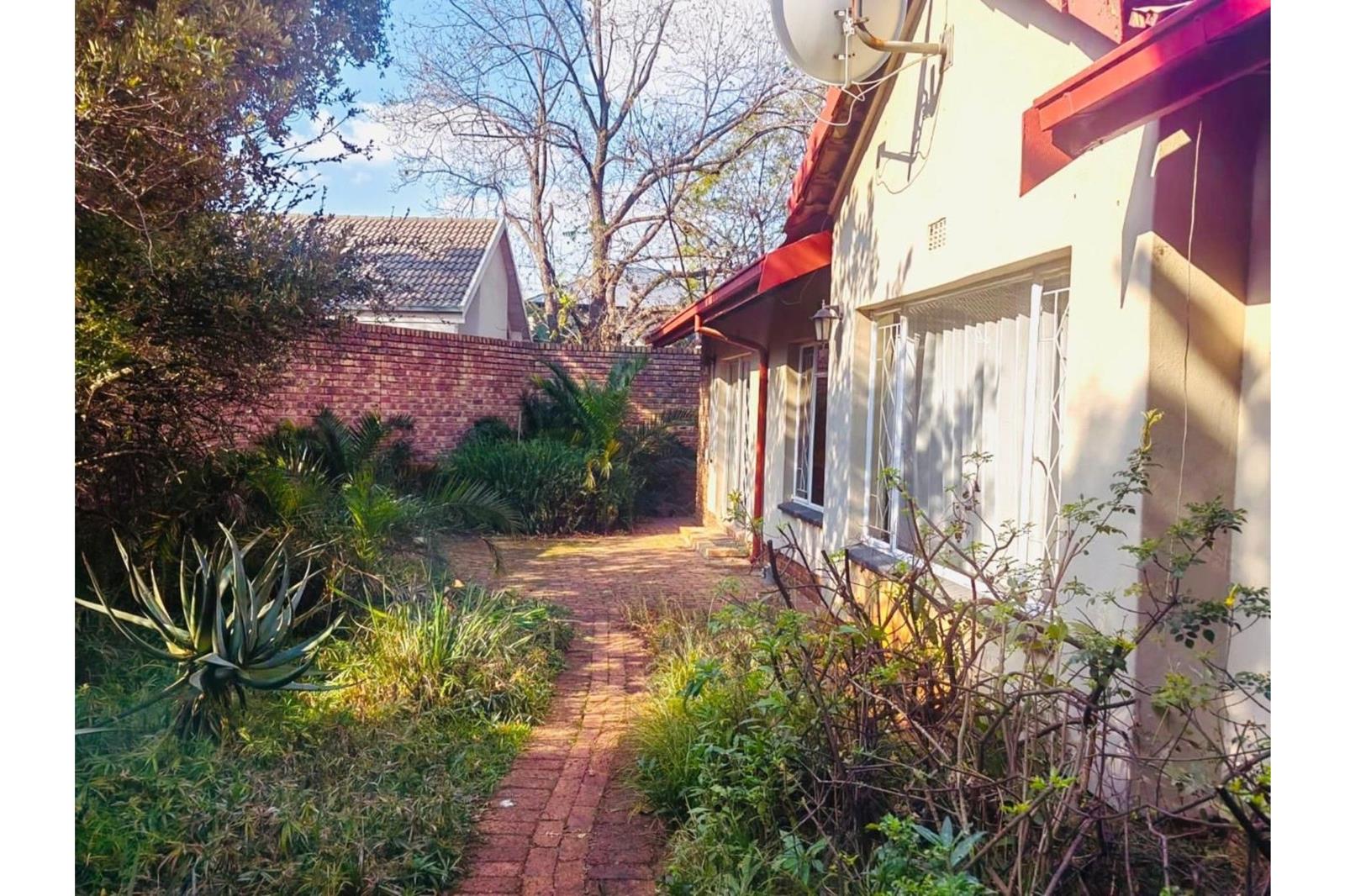 House in Kempton Park West - View 2
