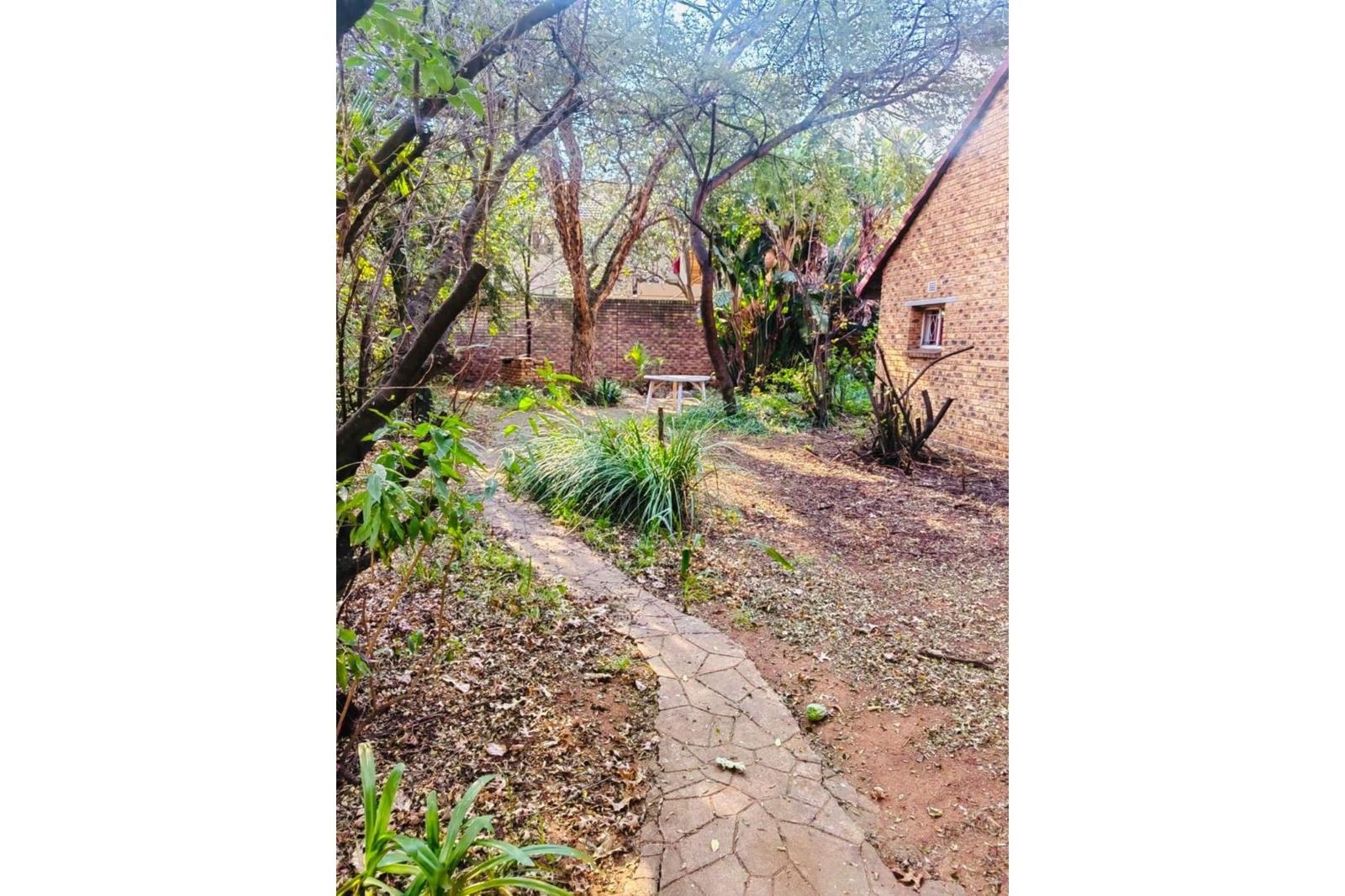 House in Kempton Park West - View 4