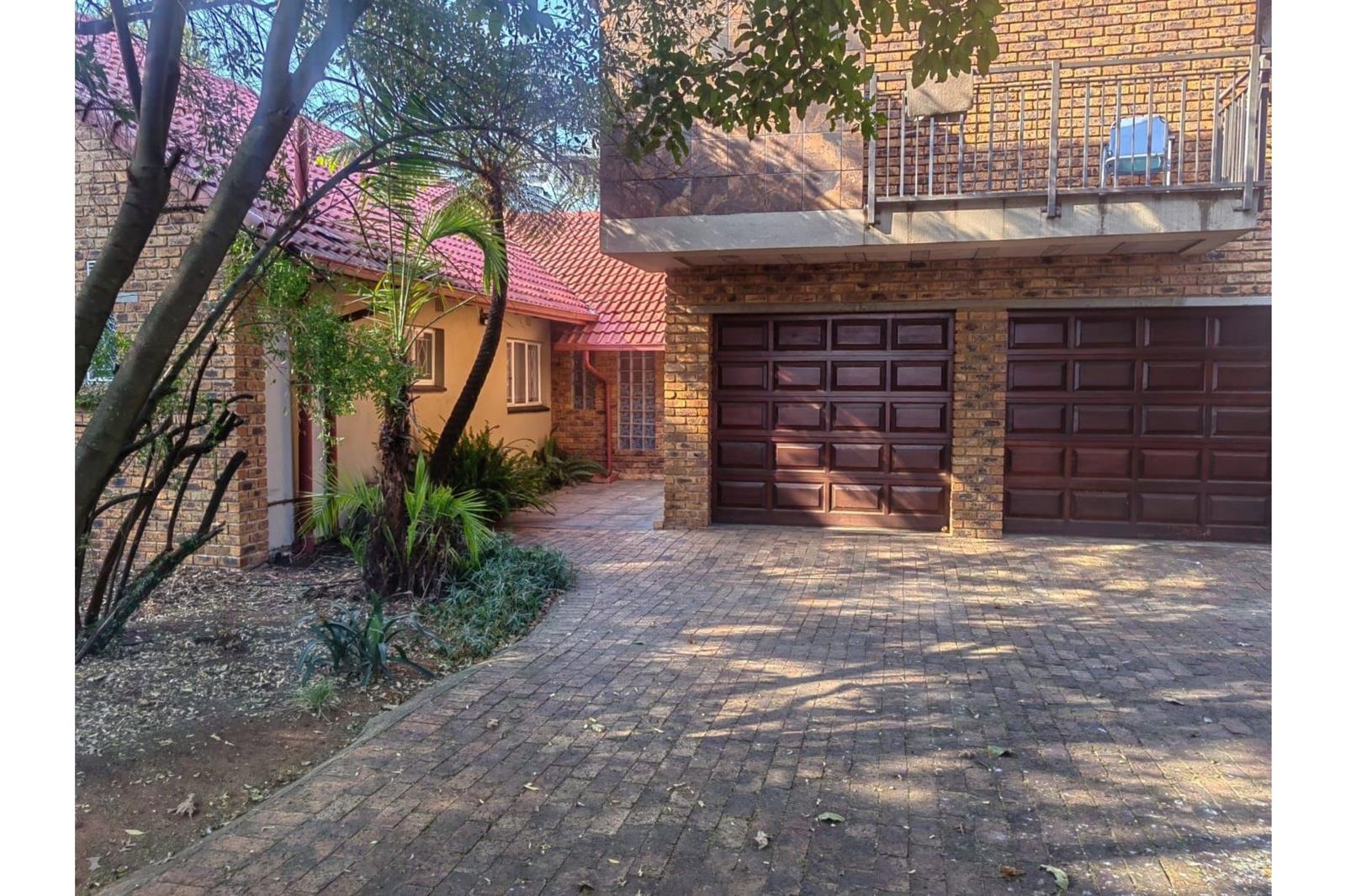 House in Kempton Park West - View 3