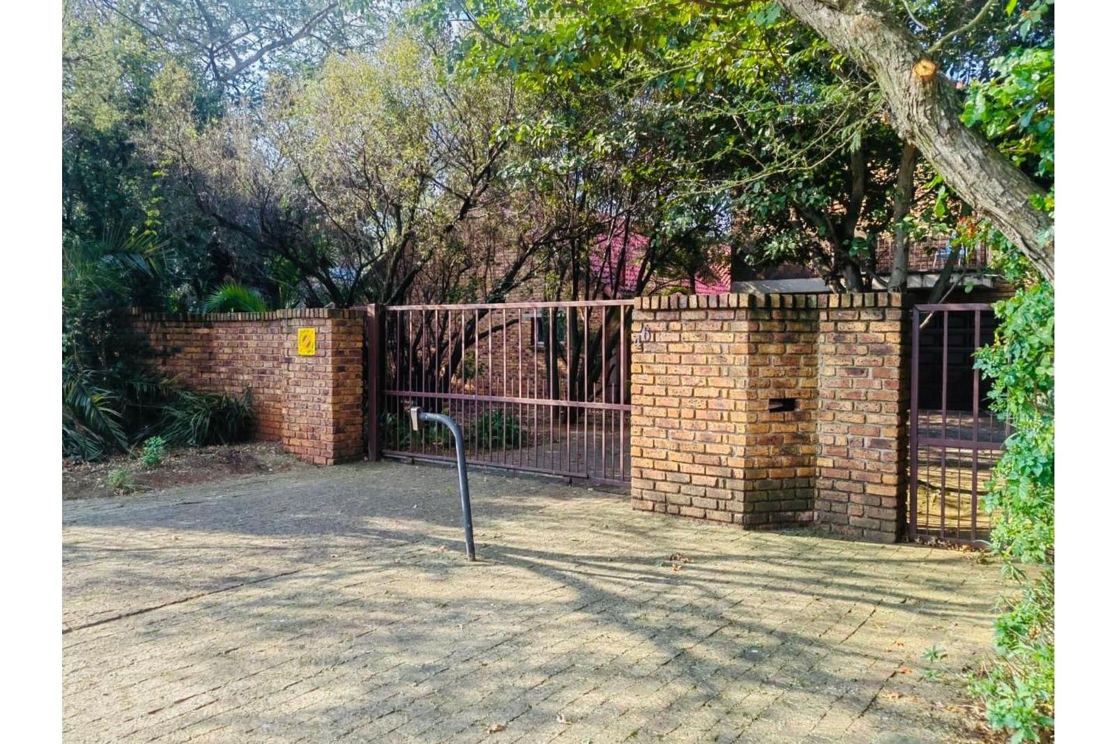 House in Kempton Park West - View 5