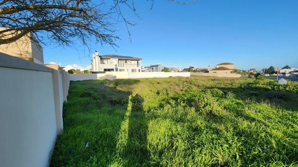 728 m² Land