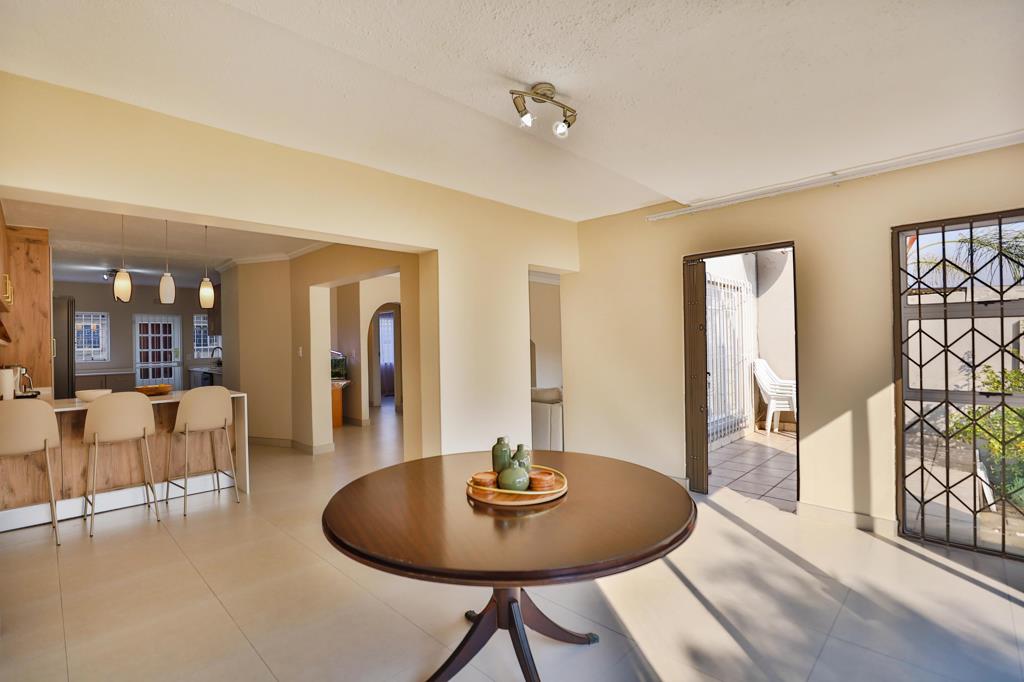 3 Bedroom TownhouseRivonia – pohled 3