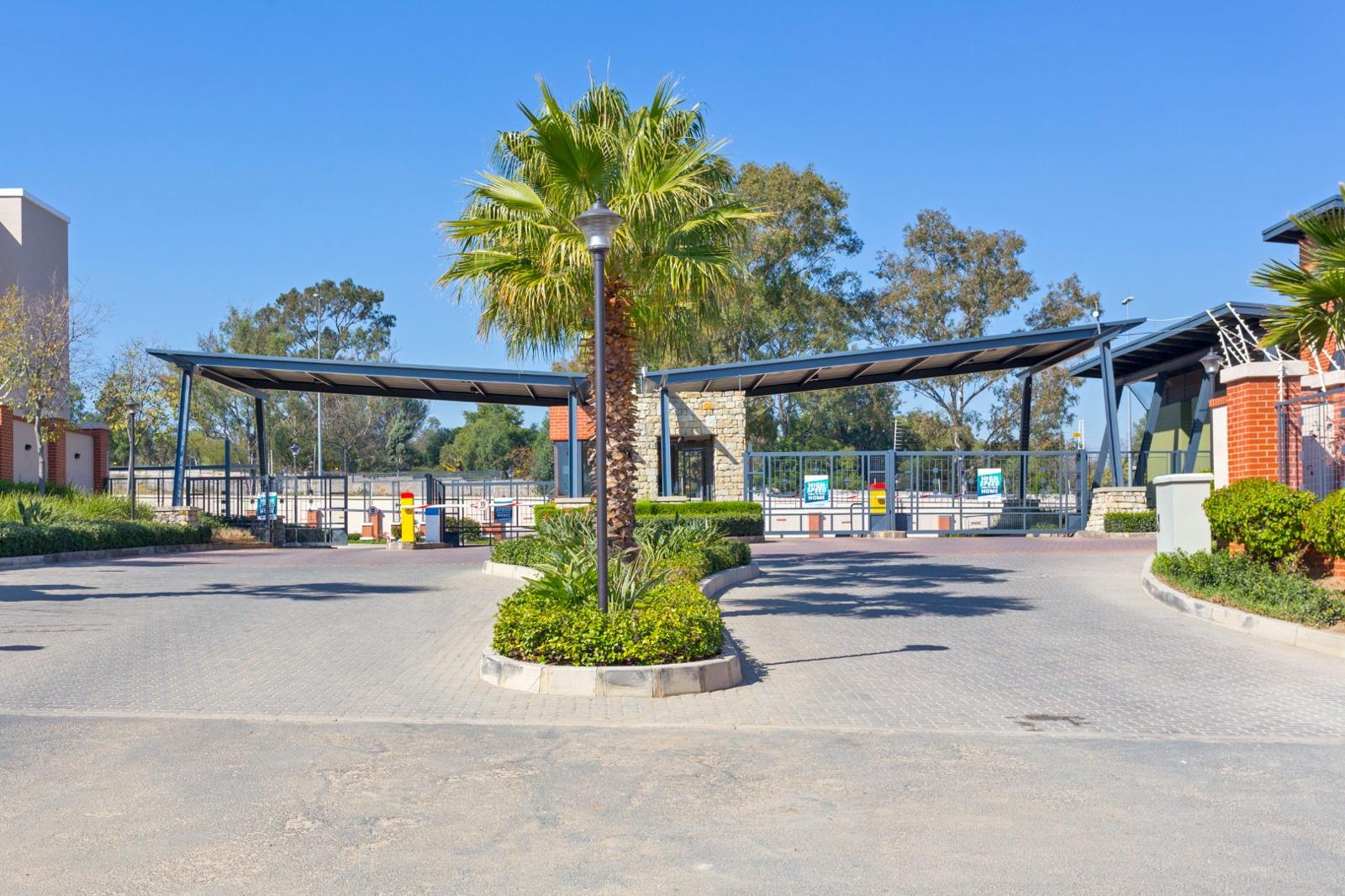 2 Bedroom Apartment in Douglasdale