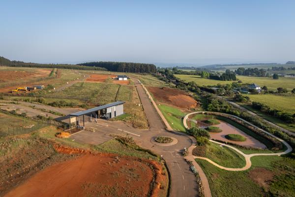 1 105 m² Land