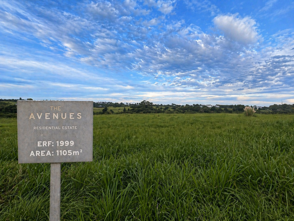 1 105 m² Land