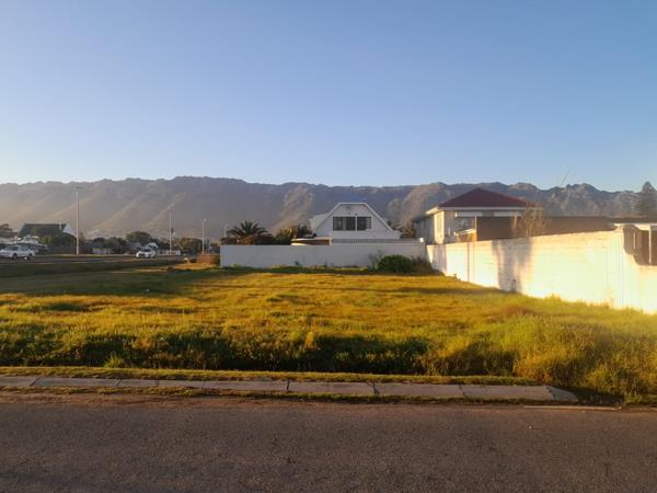 496 m² Land