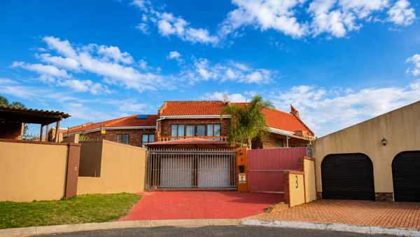 6 Bedroom House