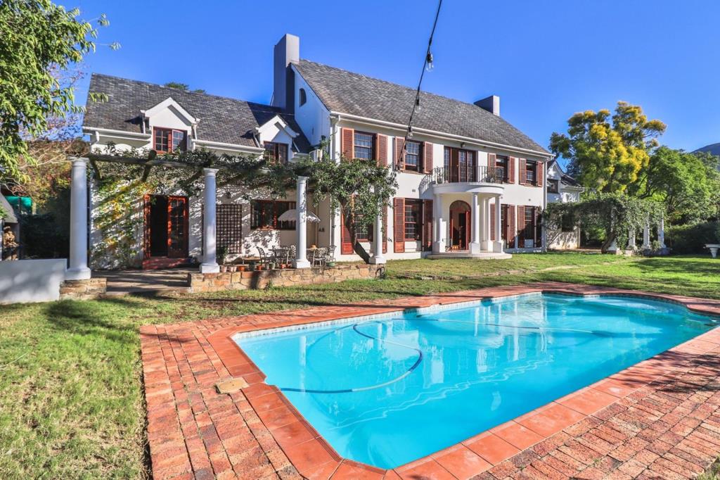 5 Bedroom House