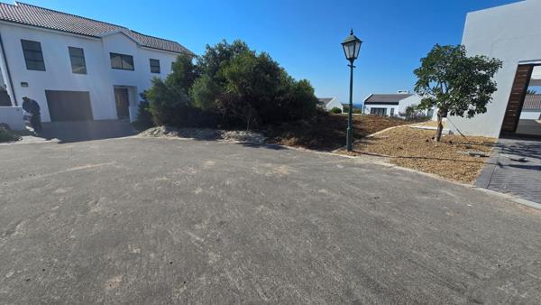 554 m² Land