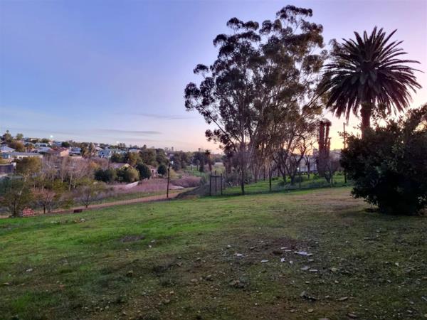 825 m² Land