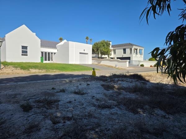 302 m² Land
