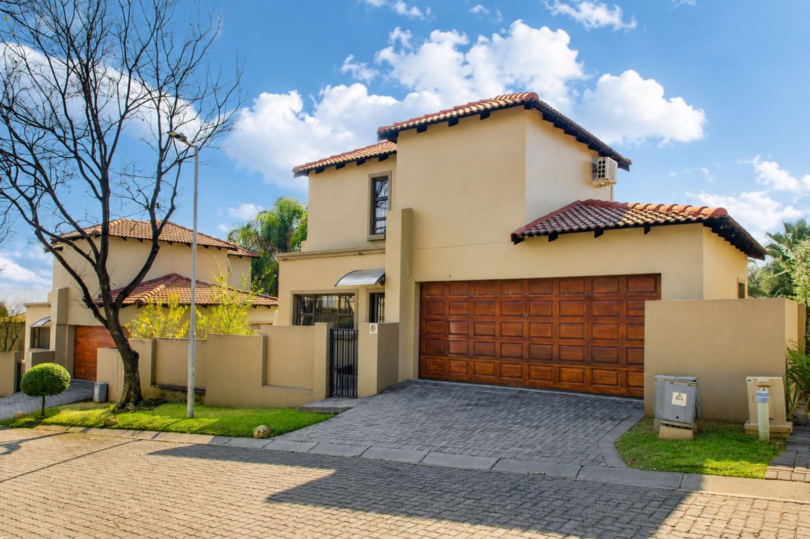 2 Bedroom House in Kyalami AH