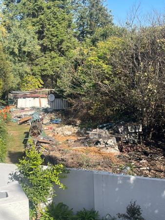 1 050 m² Land