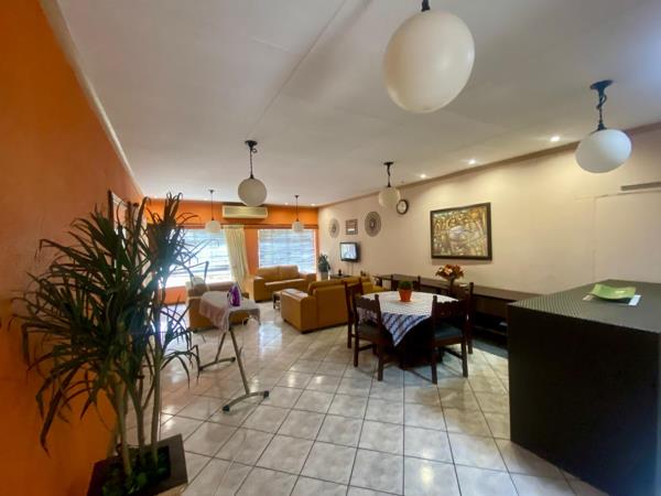 350 m² Commercial space