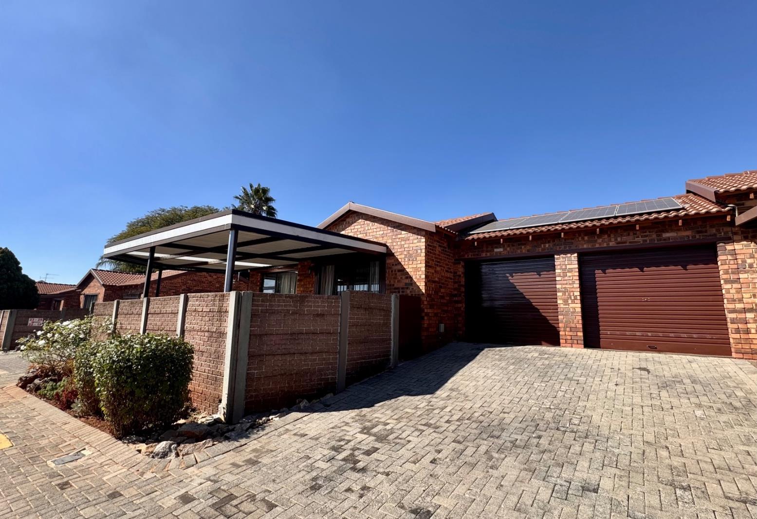 2 Bedroom Townhouse in Weltevreden Park